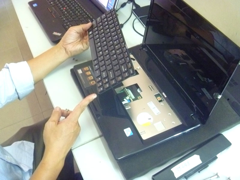 Thay Keyboard Laptop