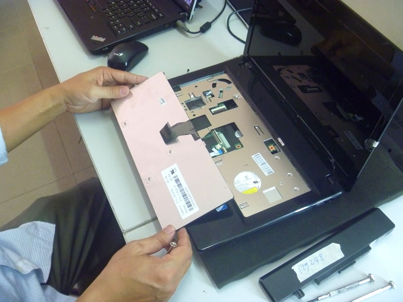 Thay Keyboard Laptop